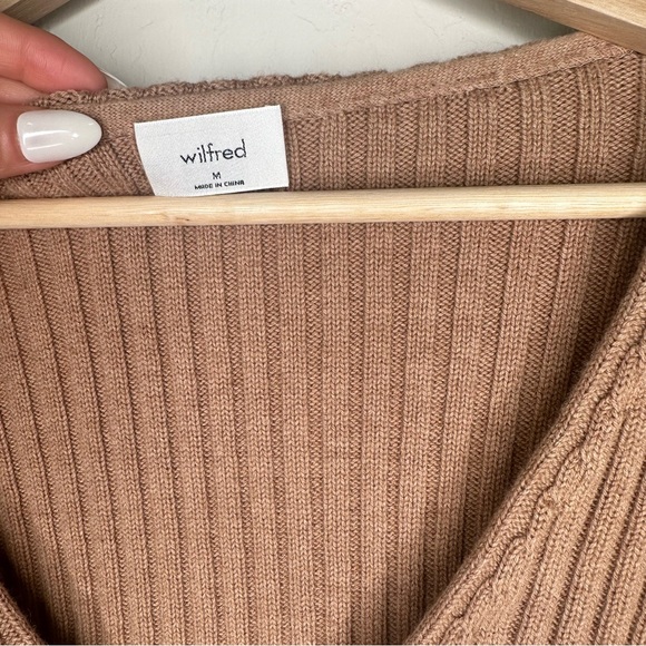 Aritzia Wilfred V-Neck Pearl Cardigan - Picture 4 of 6